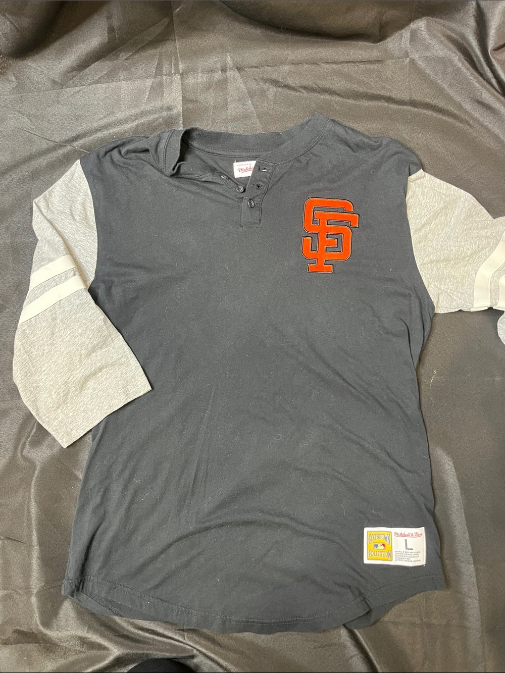 Mitchell Ness San Fran Giants 3/4 Sleeve Henley Shirt - Black & Gray size Large